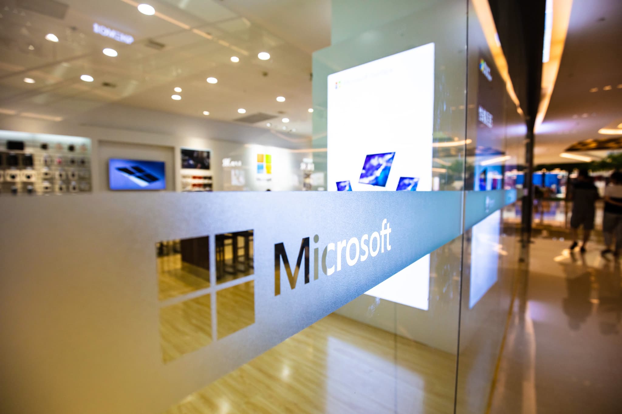 Microsoft Scales Back Physical Presence: London Experience Center Closes