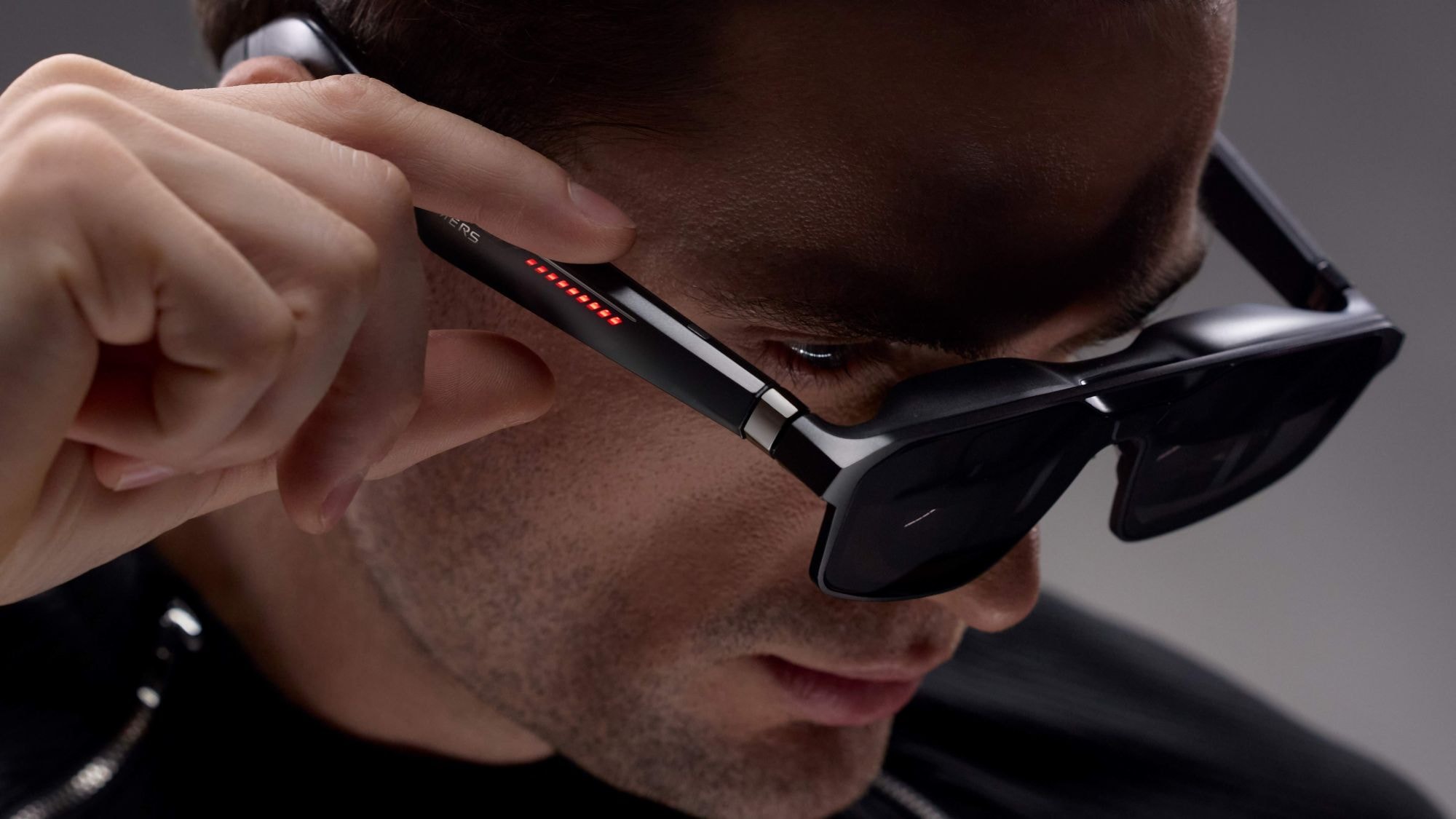 ROG XREAL R1: 240Hz Micro-OLED Wearable Gaming Redefined