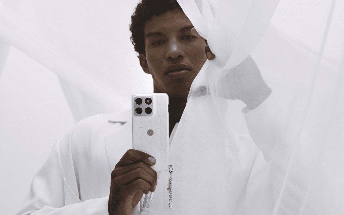 Motorola Unveils Special Edition Edge 70 Featuring Swarovski Crystals and Pantone 2026 Color