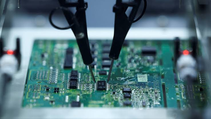 Japanese Chip Equipment Sales to China Plunge 10% Amid Beijing's Push for Domestic Tech