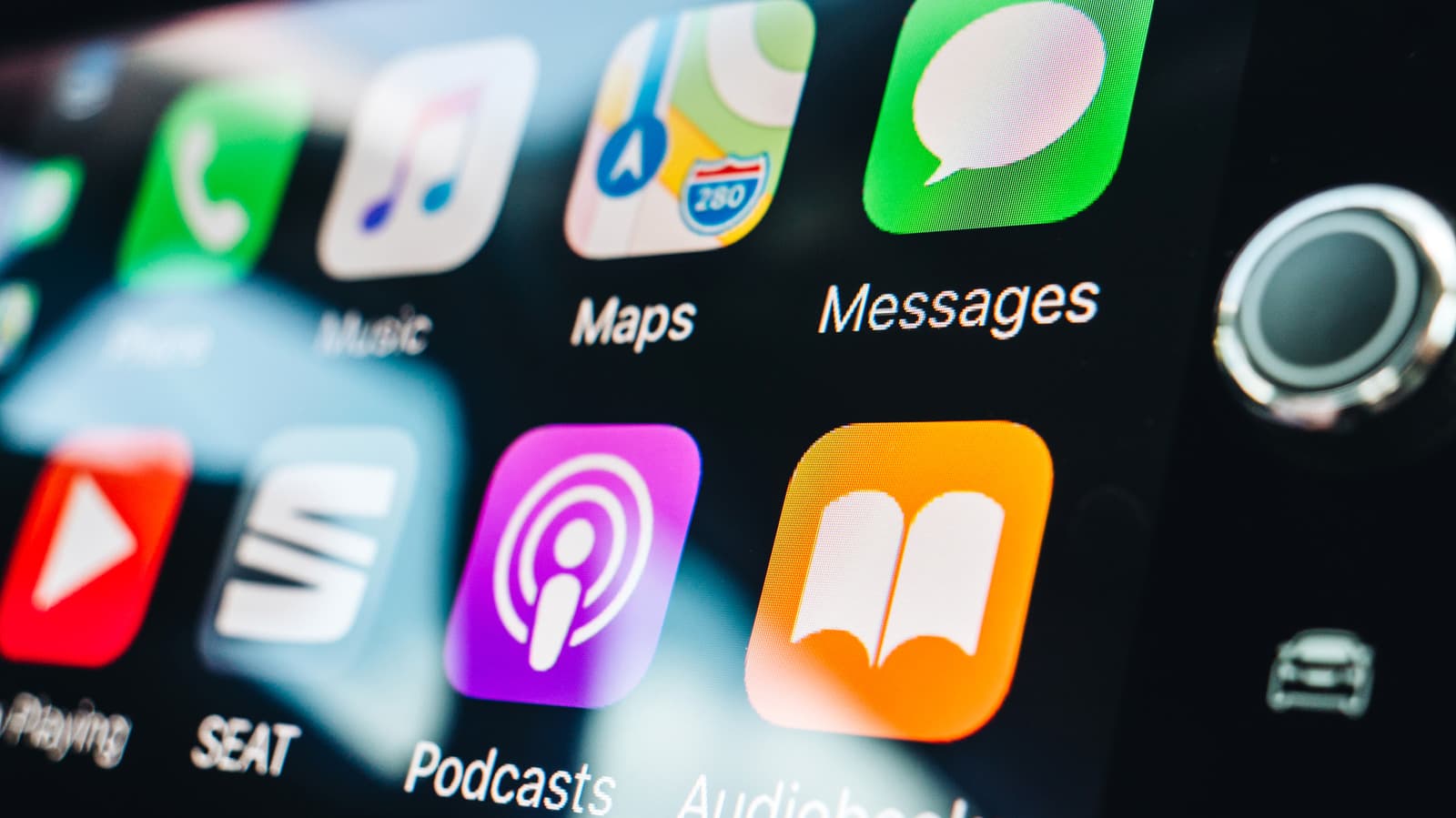 Bluetooth or Wi-Fi: How Wireless Apple CarPlay Actually Connects