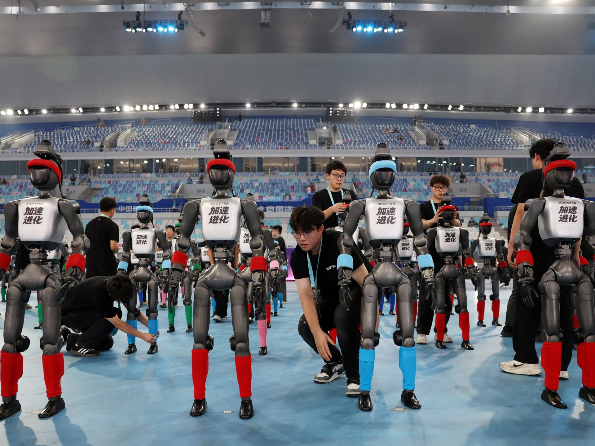 Humanoid Robot "Lightning" Sprints Past Usain Bolt's 100m World Record in Beijing