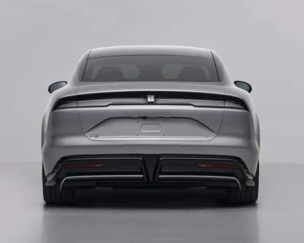 Yangwang U7 Features 150 kWh Battery, 1,000 km Range