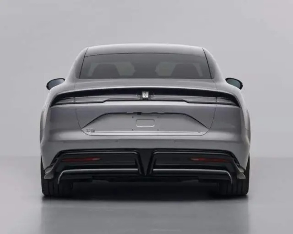 Yangwang U7 Features 150 kWh Battery, 1,000 km Range